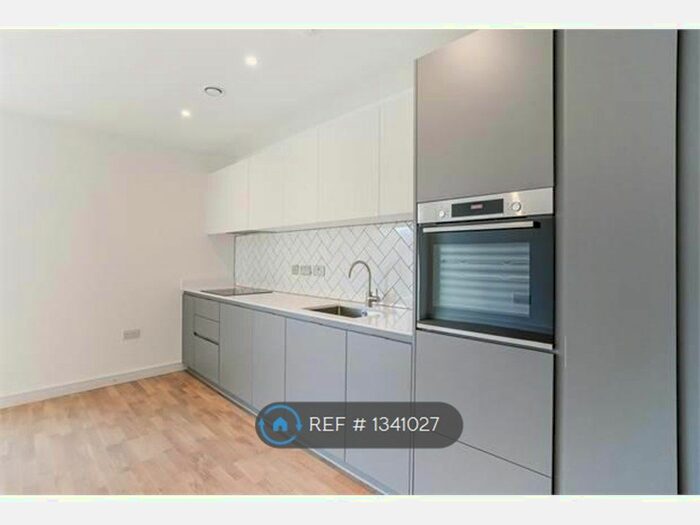 1 Bedroom Flat To Rent In Cedrus Avenue, Southall, UB1