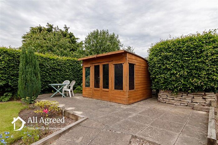 3 Bedroom Bungalow For Sale In Peak Avenue, Riddings, DE55