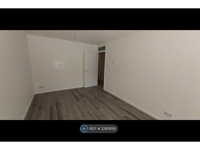 2 Bedroom Flat To Rent In Baron Court, Stevenage, SG1
