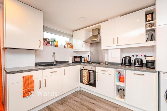 2 Bedroom Flat For Sale In Cameron Drive, Dartford, Kent, DA1