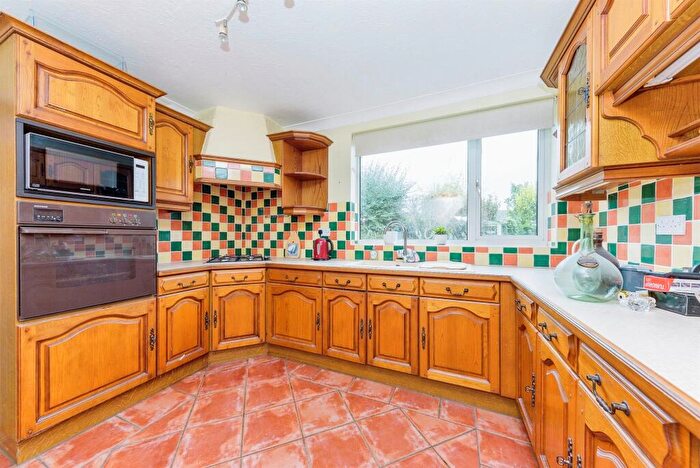 3 Bedroom Chalet For Sale In Stamford Close, Market Deeping, Peterborough, PE6