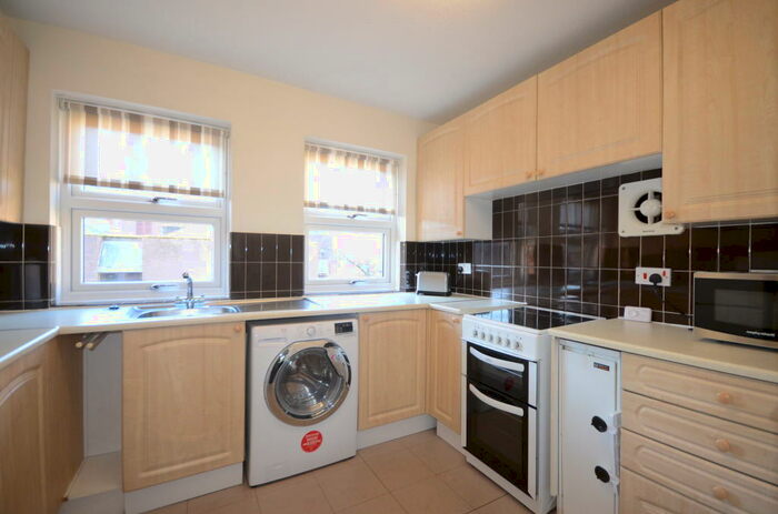 1 Bedroom Apartment To Rent In Chariotts Place, SL4