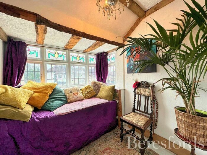 3 Bedroom End Of Terrace House For Sale In Diban Avenue, Hornchurch, RM12