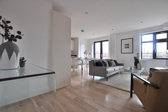 2 Bedroom Apartment To Rent In Hoxton Street, London, N1