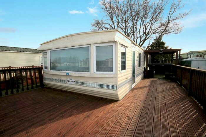 2 Bedroom Mobile/park Home For Sale In Pinemoor Caravan Park, Burley Bank Road, Harrogate, HG3