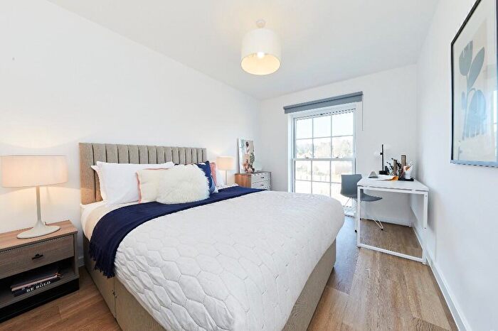 3 Bedroom Apartment To Rent In Old Market Place, Farnham, Surrey, GU9