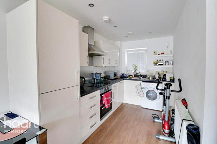 1 Bedroom Apartment For Sale In Maxwell Road, Romford, RM7
