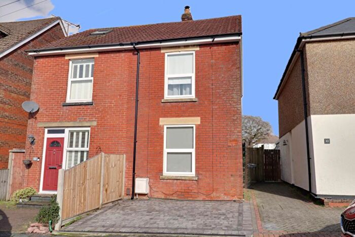 3 Bedroom Semi Detached House For Sale In Jubilee Road, Waterlooville, PO7