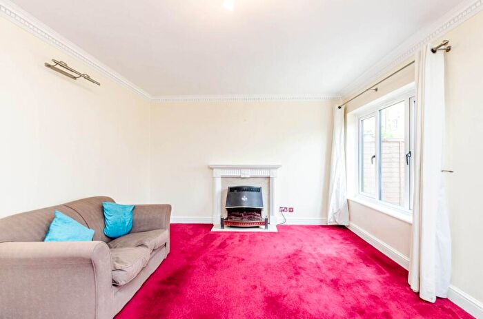 3 Bedroom House To Rent In Tithe Barn Close, Kingston, Kingston Upon Thames, KT2