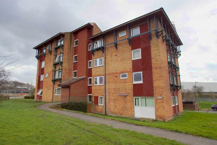 1 Bedroom Flat To Rent In Levens Garth, Leeds, LS15