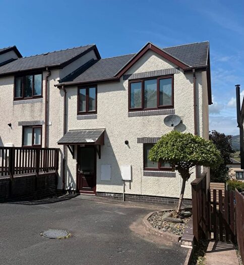 2 Bedroom End Terrace House For Sale In Uwch Y Maes, Dolgellau, LL40