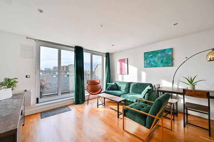 2 Bedroom Flat To Rent In Wards Wharf, Silvertown, London, E16