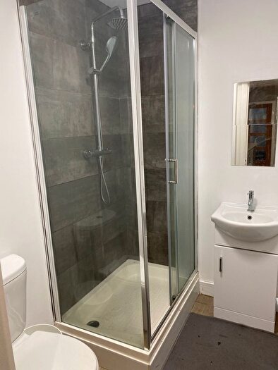 6 Bedroom End Of Terrace House To Rent In Dunkirk Road, Nottingham, NG7
