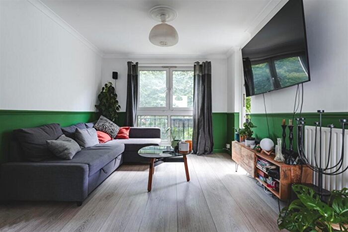 2 Bedroom Flat For Sale In Wellington Row, Columbia Road, E2