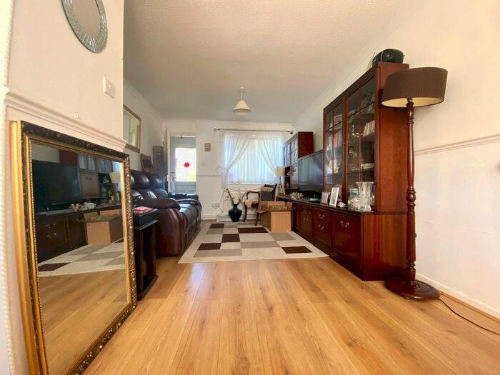 1 Bedroom House To Rent In Whippendell Way, Orpington, BR5