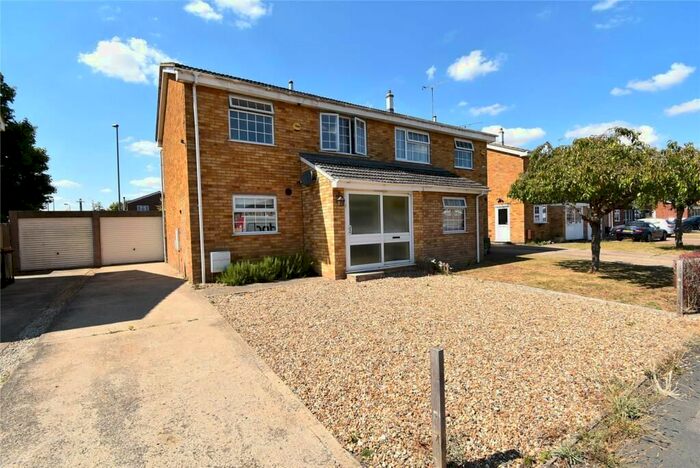 3 Bedroom Semi-Detached House To Rent In Newbury Road, Dunstable, LU5