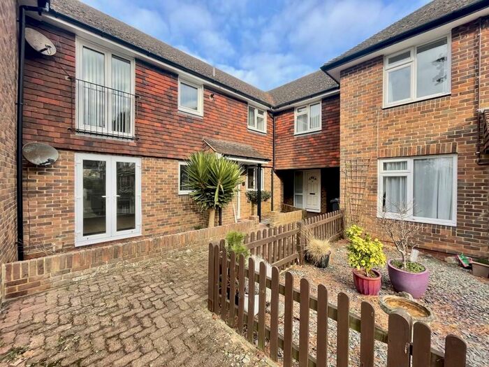 1 Bedroom Ground Flat To Rent In Springfield Gardens, Worthing, BN13