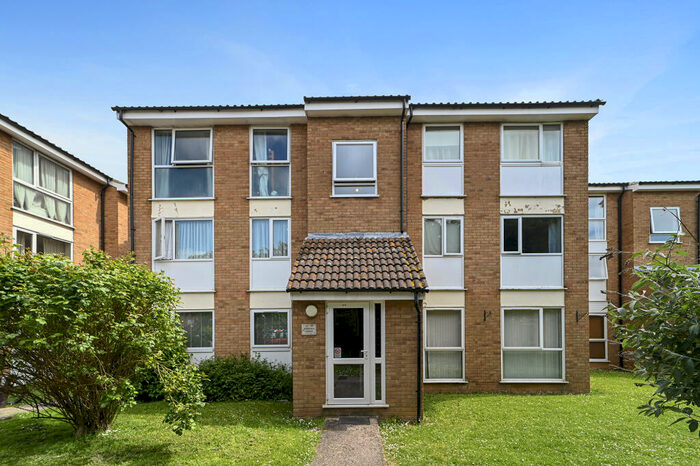 2 Bedroom Flat To Rent In Wisteria Lodge, Lupin Drive, CM1