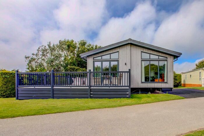 2 Bedroom Lodge For Sale In Cubert, Newquay, TR8