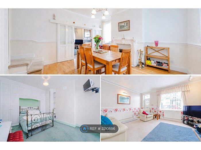 4 Bedroom End Of Terrace House To Rent In Wellington St, Manchester, M26