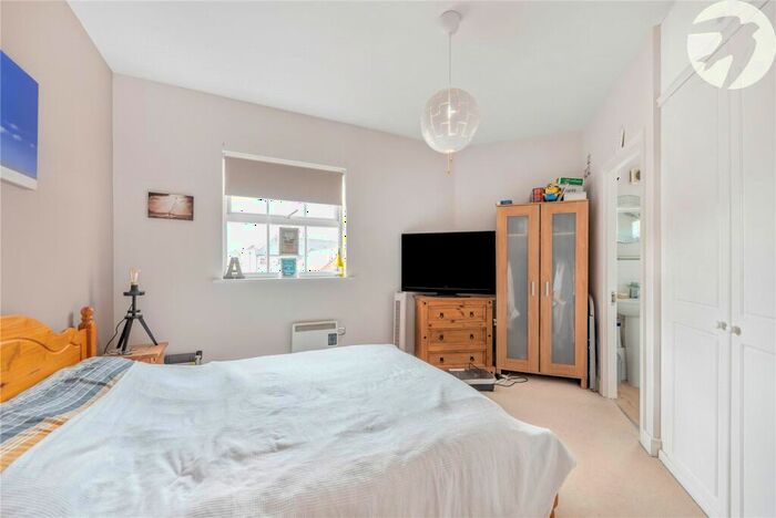 2 Bedroom Flat For Sale In Empire Walk, Greenhithe, Kent, DA9