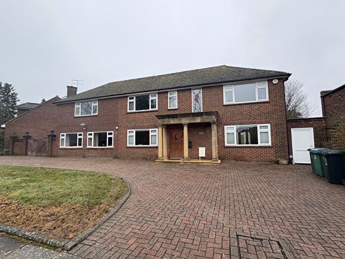 5 Bedroom Detached House To Rent In Glen Way, Watford, Watford, WD17