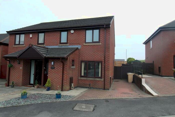 3 Bedroom Semi-Detached House To Rent In Pembroke Close, Horwich, Bolton, BL6