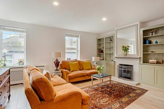 2 Bedroom Flat To Rent In Baker Street, Weybridge, KT13