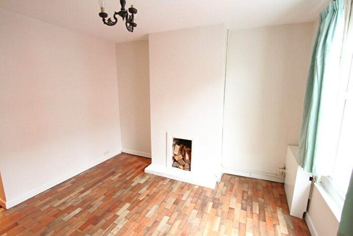 2 Bedroom Terraced House To Rent In West Street, Banbury, Oxon, OX16