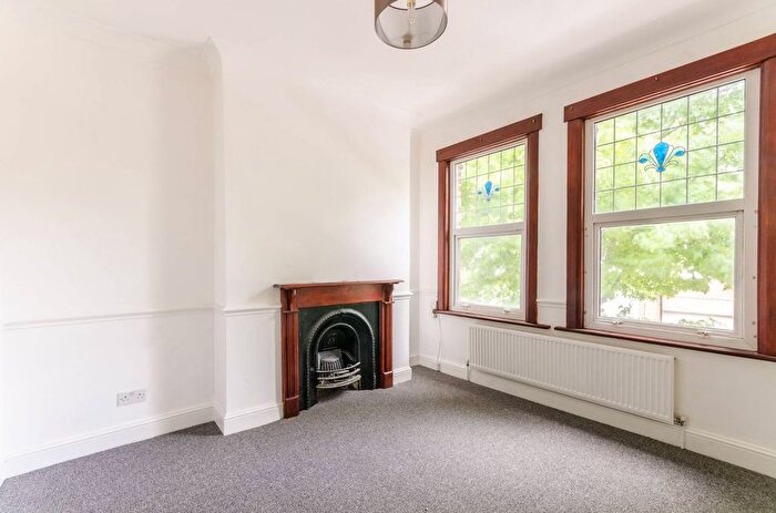 2 Bedroom Flat To Rent In Devonshire Road, Walthamstow, London, E17