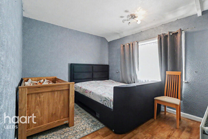 3 Bedroom Semi-Detached House For Sale In Neville Road, Leeds, LS15