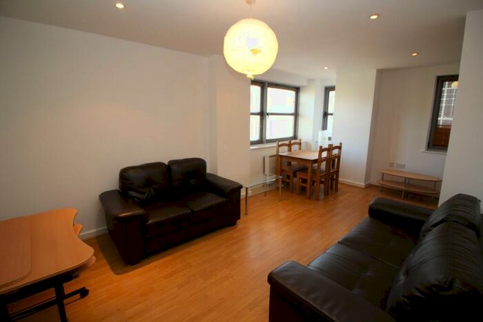 2 Bedroom Apartment To Rent In Montana House, Princess Street, Manchester, Greater Manchester, M1