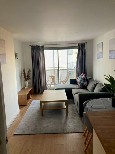 2 Bedroom Flat To Rent In Flat, Arizona Building, Deals Gateway, London, SE13