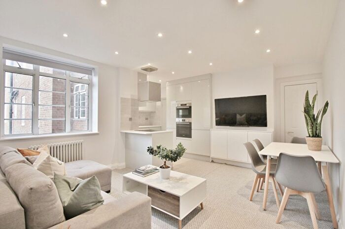 1 Bedroom Flat To Rent In Latymer Court, Hammersmith Road, Hammersmith, W6