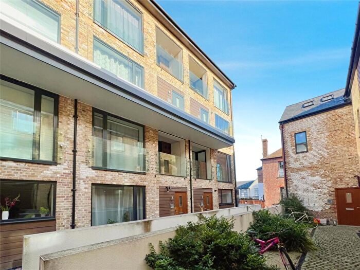 2 Bedroom Flat To Rent In Stour Street, Canterbury, Kent, CT1