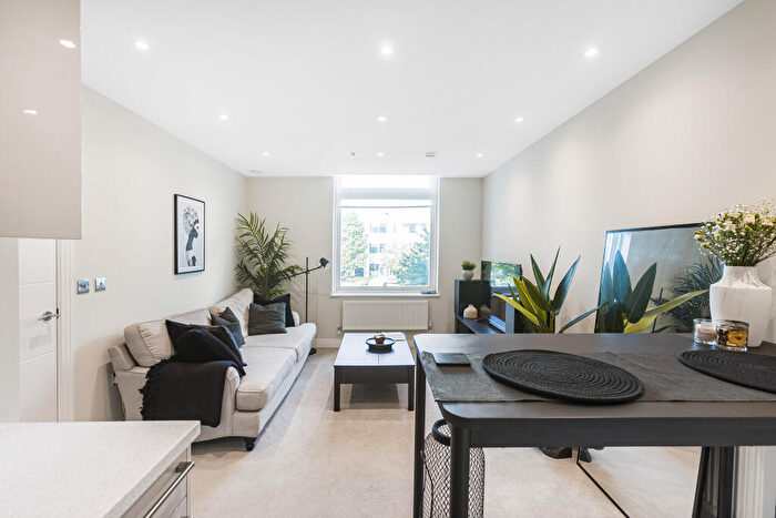 2 Bedroom Flat For Sale In Liberty House, Welwyn Garden City, AL7