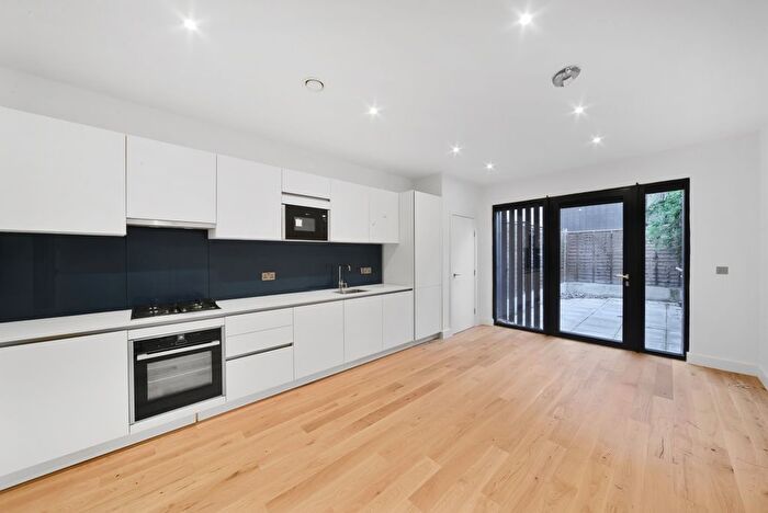 3 Bedroom Flat To Rent In Greenwich Park Street, London, SE10