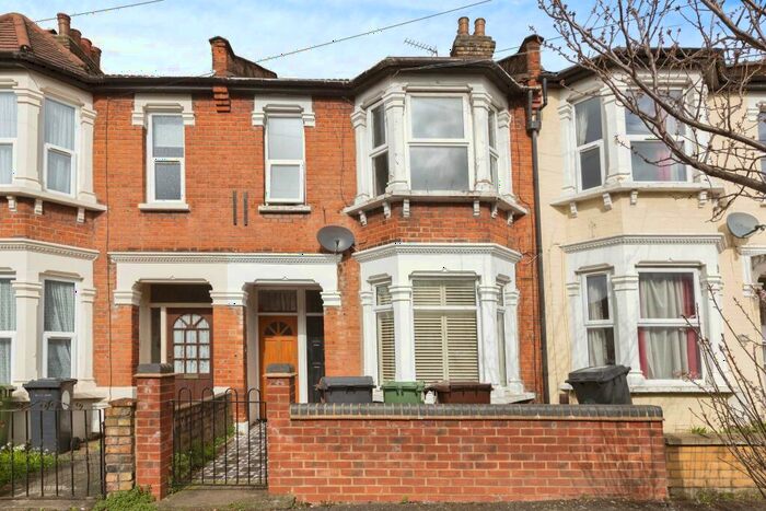 1 Bedroom Flat To Rent In Knotts Green Road, Leyton, E10
