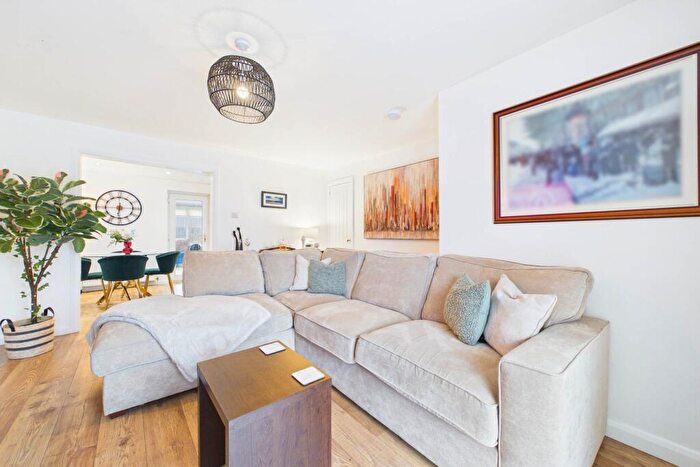 3 Bedroom Detached House For Sale In Haig Drive, Baillieston, Glasgow, G69