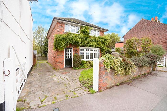 4 Bedroom Detached House For Sale In Front Street, Slip End, Luton, LU1