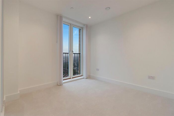 2 Bedroom Flat To Rent In Herne Hill Road, London, SE24