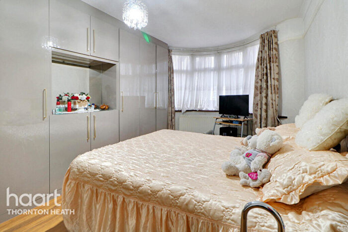 3 Bedroom Terraced House For Sale In Oaklands Avenue, Thornton Heath, CR7