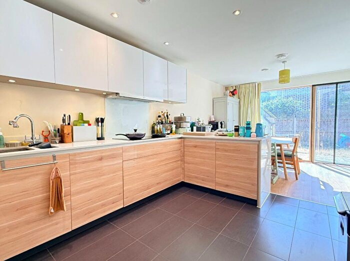 4 Bedroom Semi Detached House To Rent In Royal Way, Trumpington, CB2
