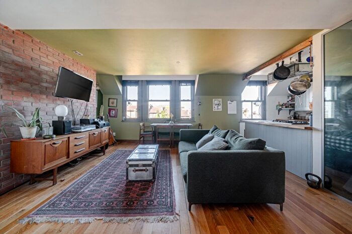 2 Bedroom Flat To Rent In Jasper Road, Crystal Palace, London, SE19