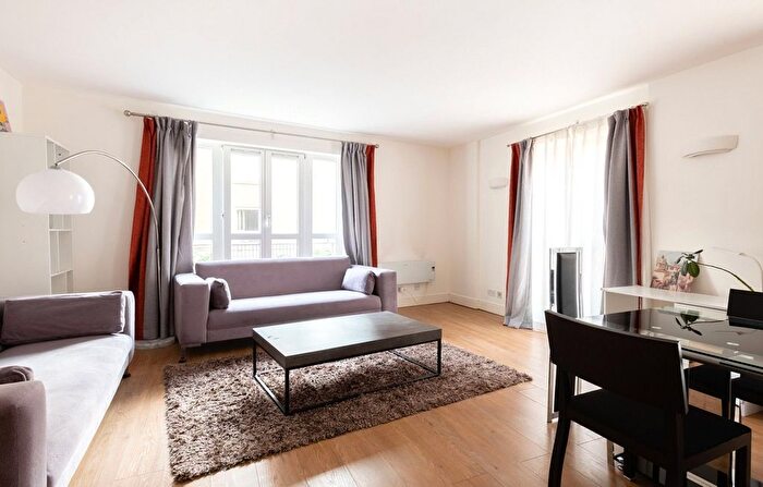 2 Bedroom Flat To Rent In Coke Street, Tower Hamlets, London, E1