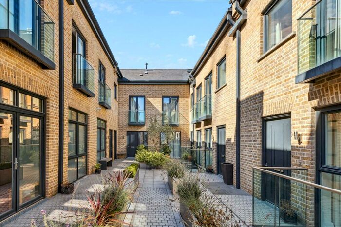 2 Bedroom House To Rent In Hob Mews, Tadema Road, London, SW10