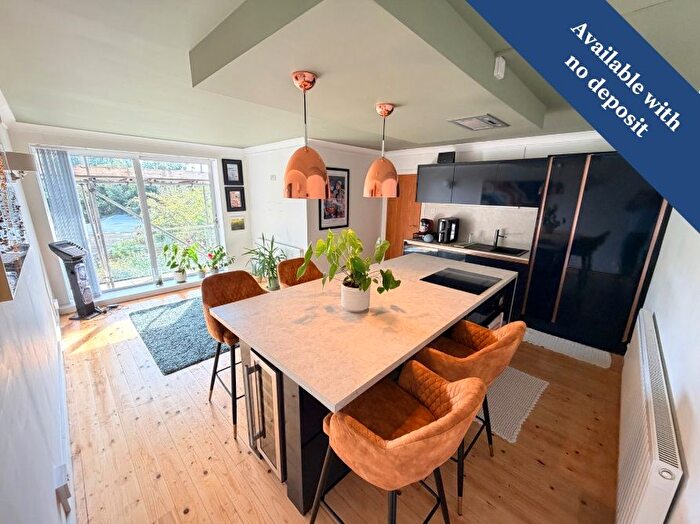 2 Bedroom Flat To Rent In Highcliffe Court, Langland, SA3