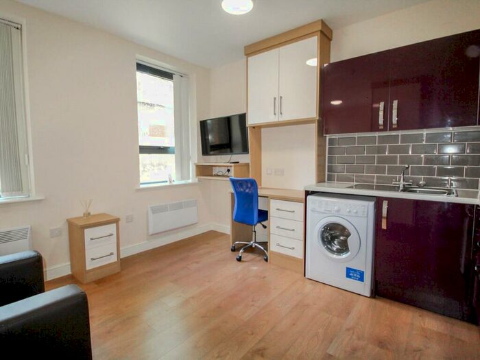 Apartment To Rent In Apt, Lofthouse Residence #, LS2