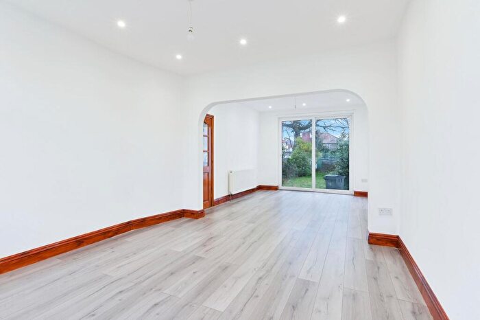 3 Bedroom Semi-Detached House To Rent In Largewood Avenue, Surbiton, KT6