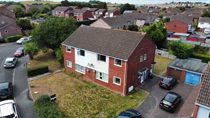 2 Bedroom Flat To Rent In Newbarn Park Road, Taunton, TA1